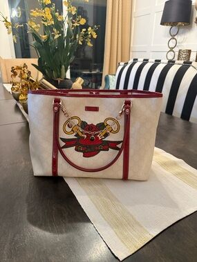 Gucci
GG Supreme Joy Medium